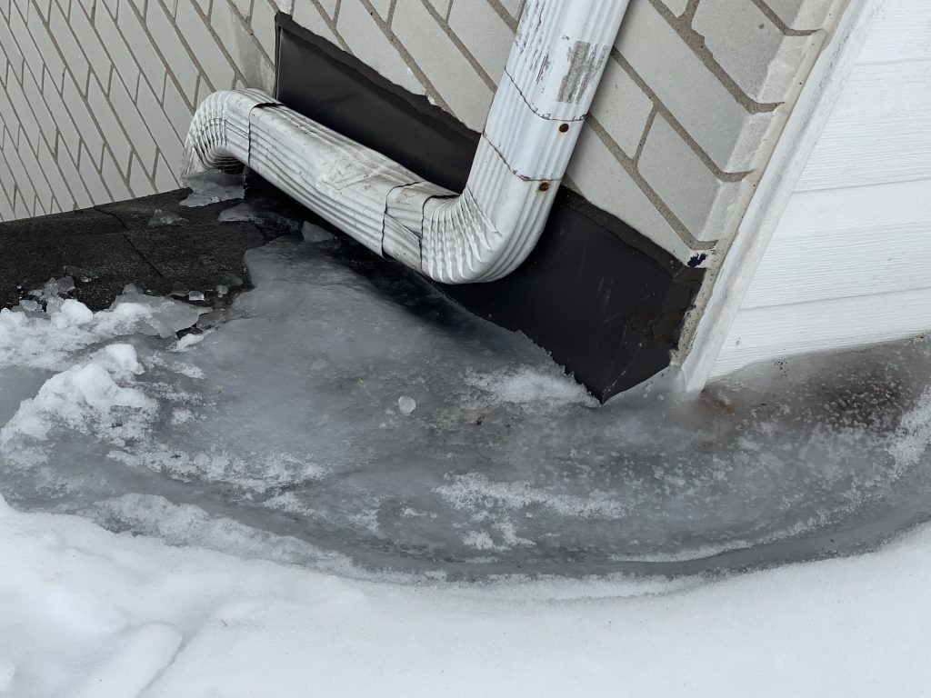 Emergency – Ice Dam and Damaged Spout Emergency - Ice Dam and Damaged Spout