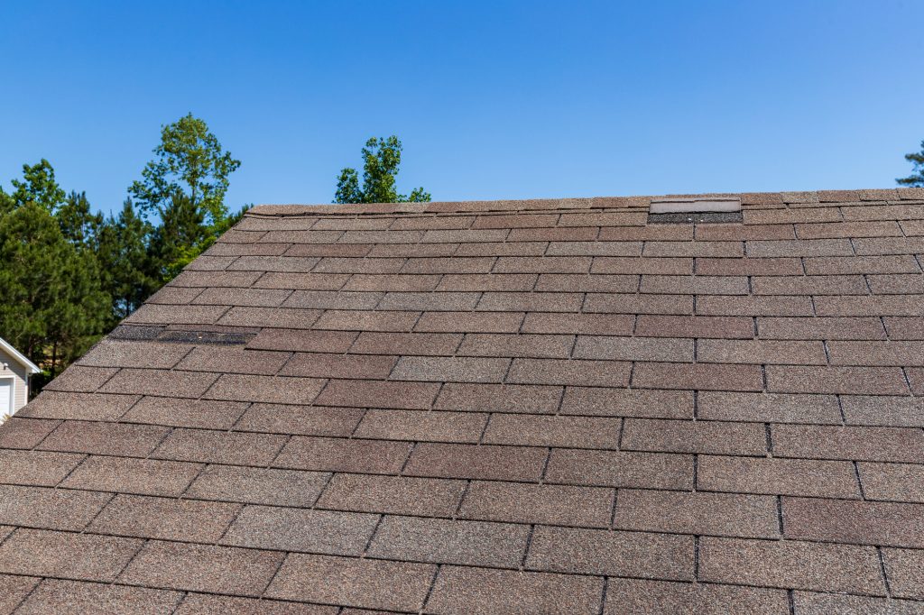 Roof inspection service Toronto - Damagaed roofing shingles